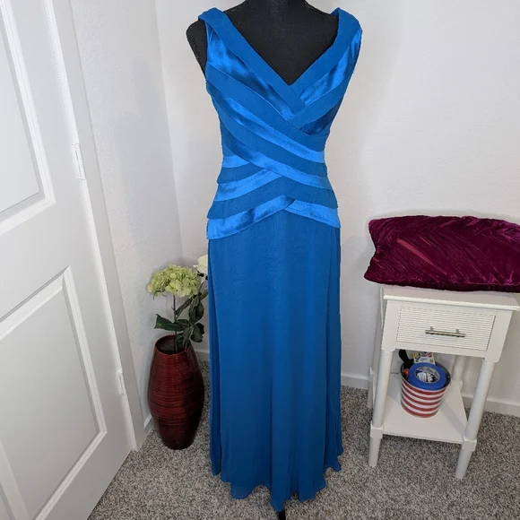 💘 Tadashi Collection Teal Chiffon Gown  V-Neck Tiered Formal Dress - Picture 2 of 5